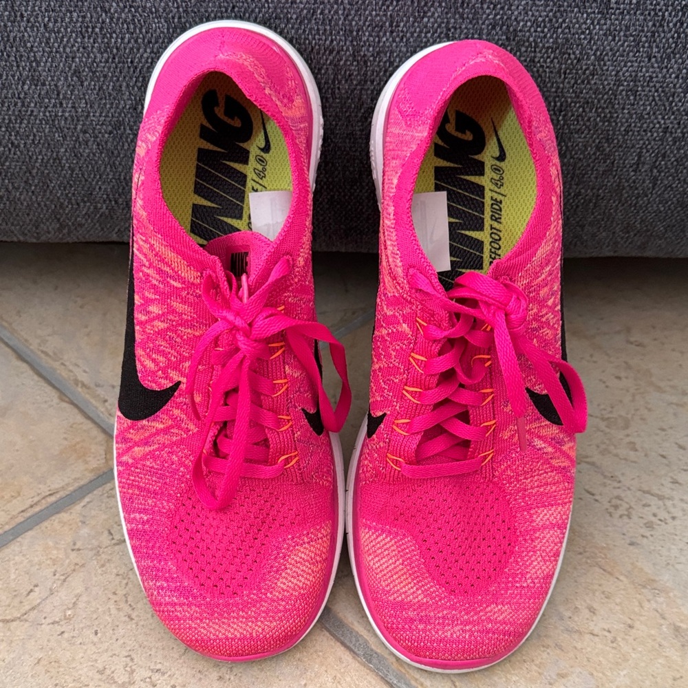 Nike Women's Bright Pink Sneakers